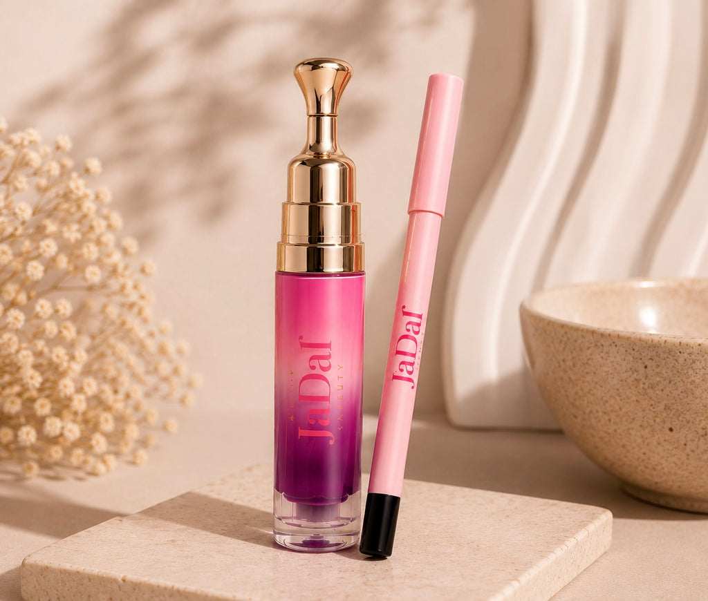Lip liner and lip gloss combo for enhanced shine and a juicy effect.
